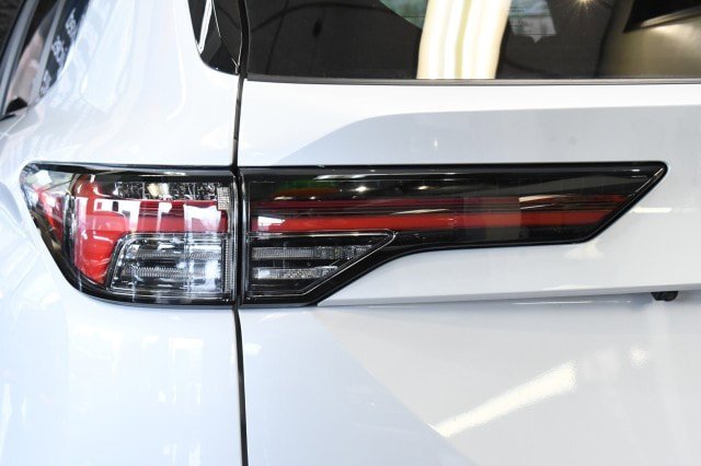 New 2026 Mitsubishi Outlander ES AWD/4WD image 13