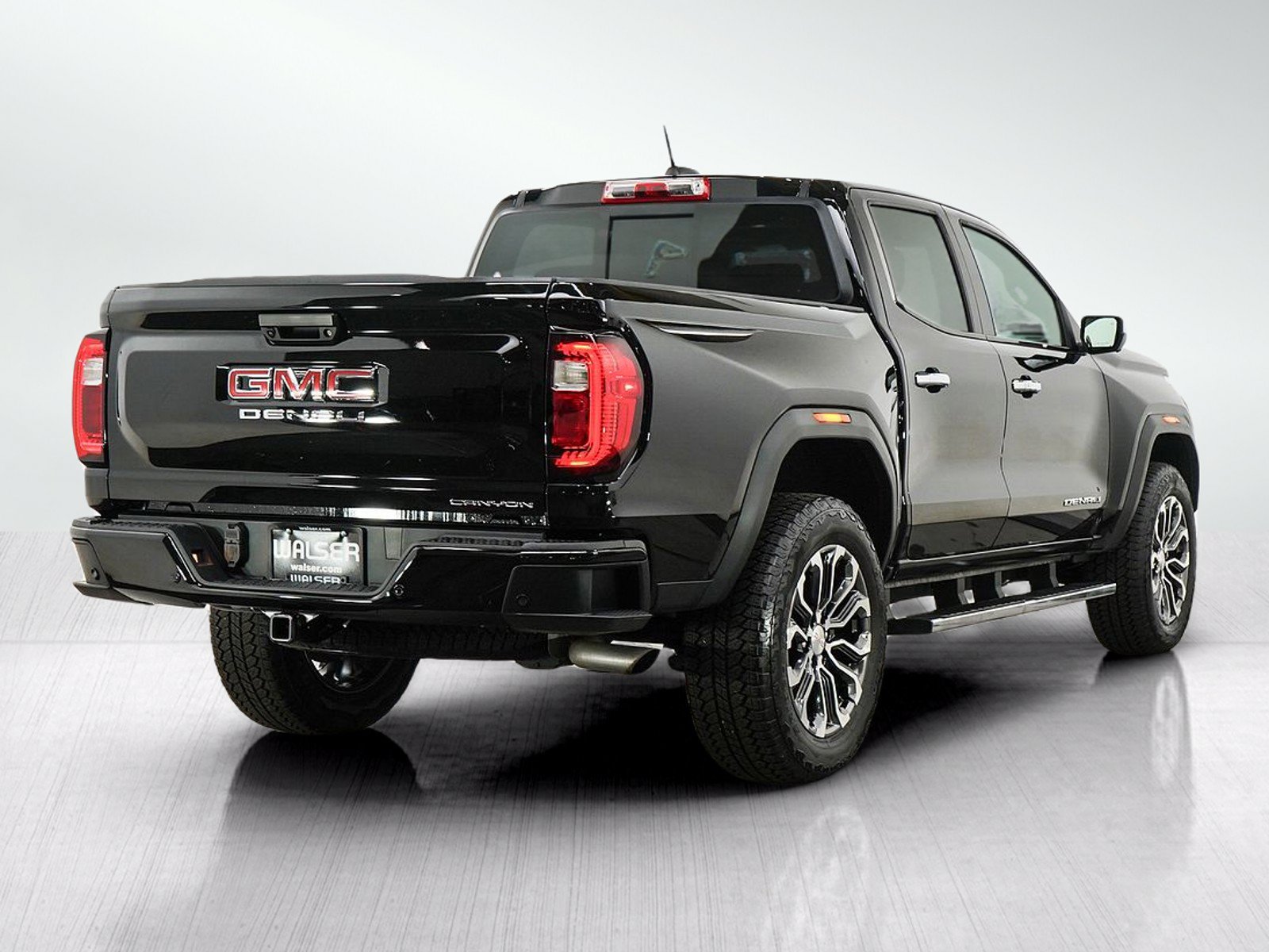 Used 2024 GMC Canyon Denali AWD/4WD image 5