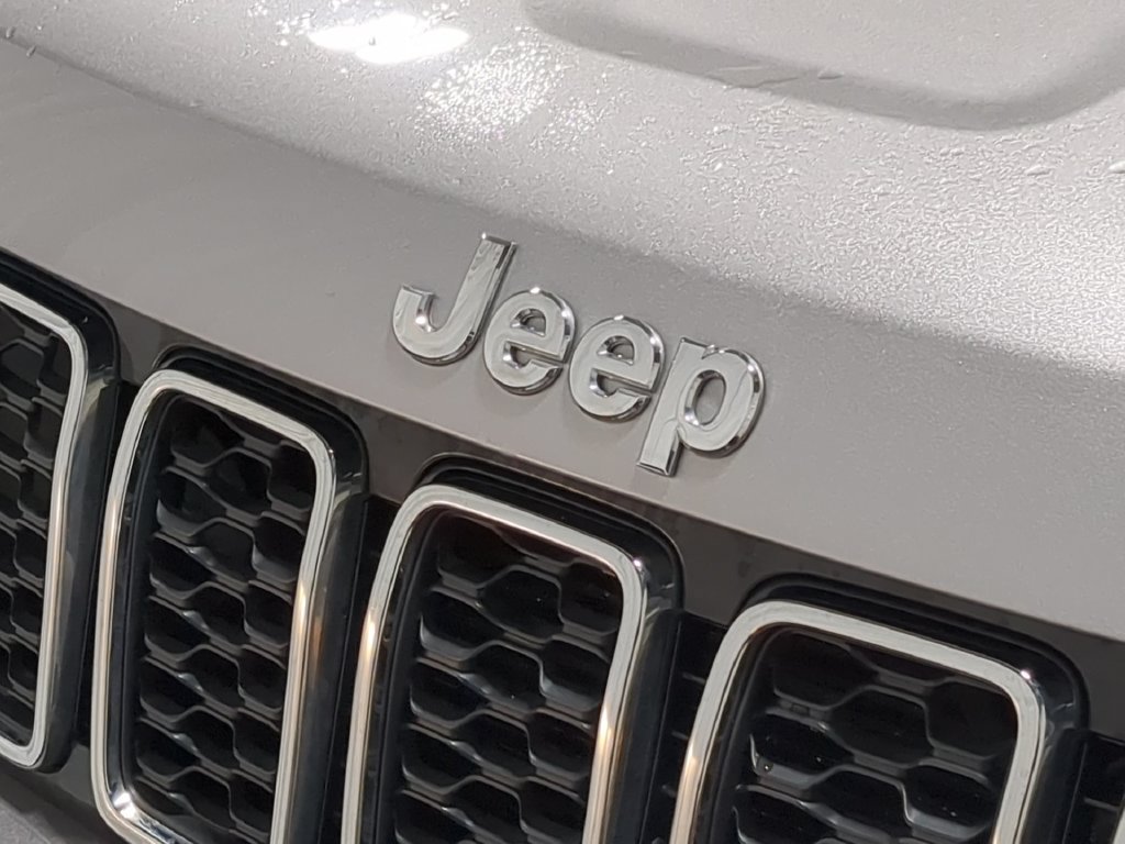 Used 2017 Jeep Grand Cherokee Limited AWD/4WD image 15