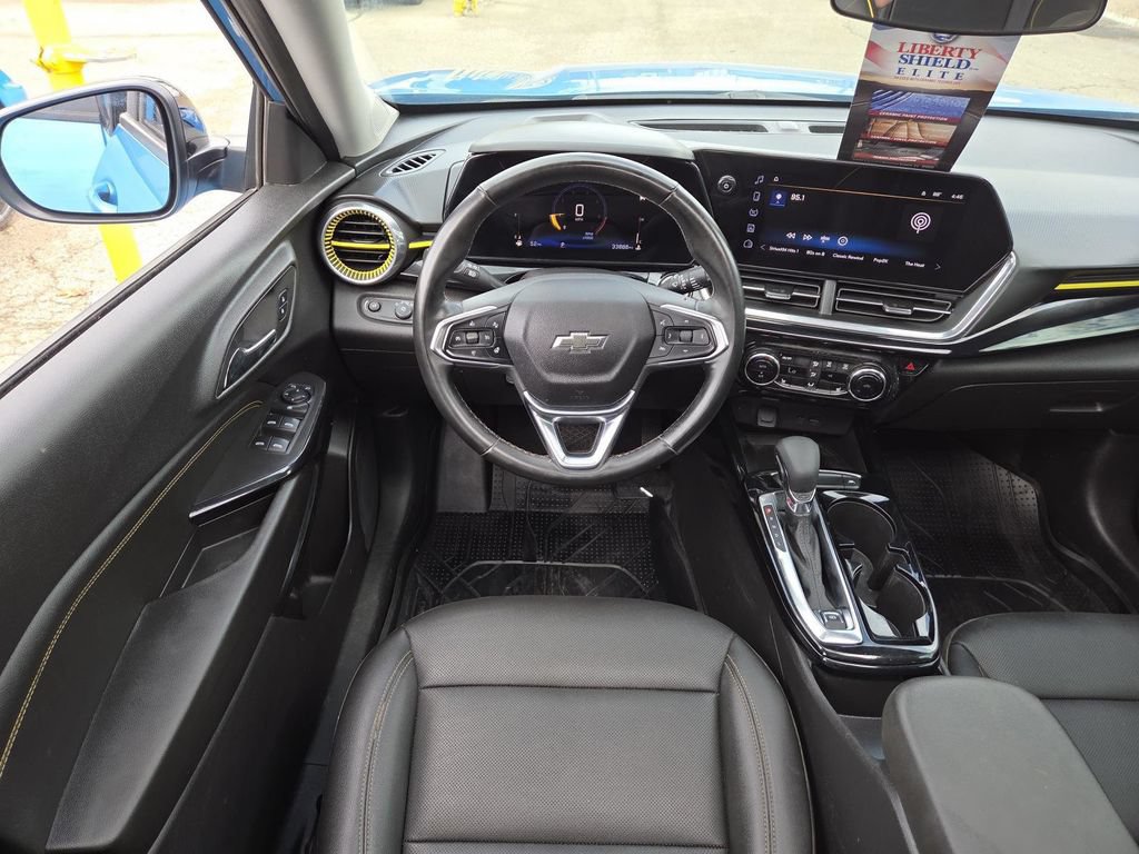 Used 2025 Chevrolet Trax ACTIV w/ Sunroof Package FWD image 22