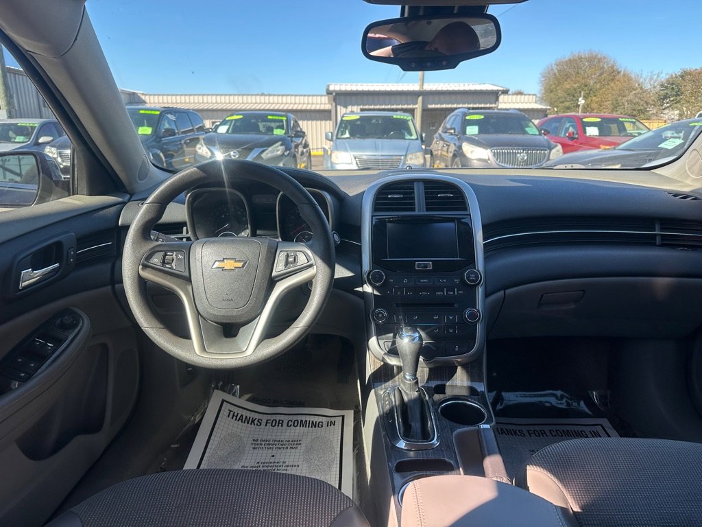 Used 2015 Chevrolet Malibu LT w/ Power Convenience Package image 9