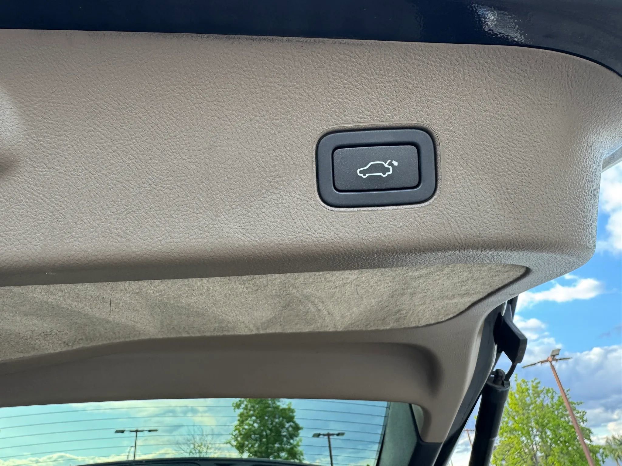Used 2013 Land Rover Range Rover Sport HSE AWD/4WD image 26