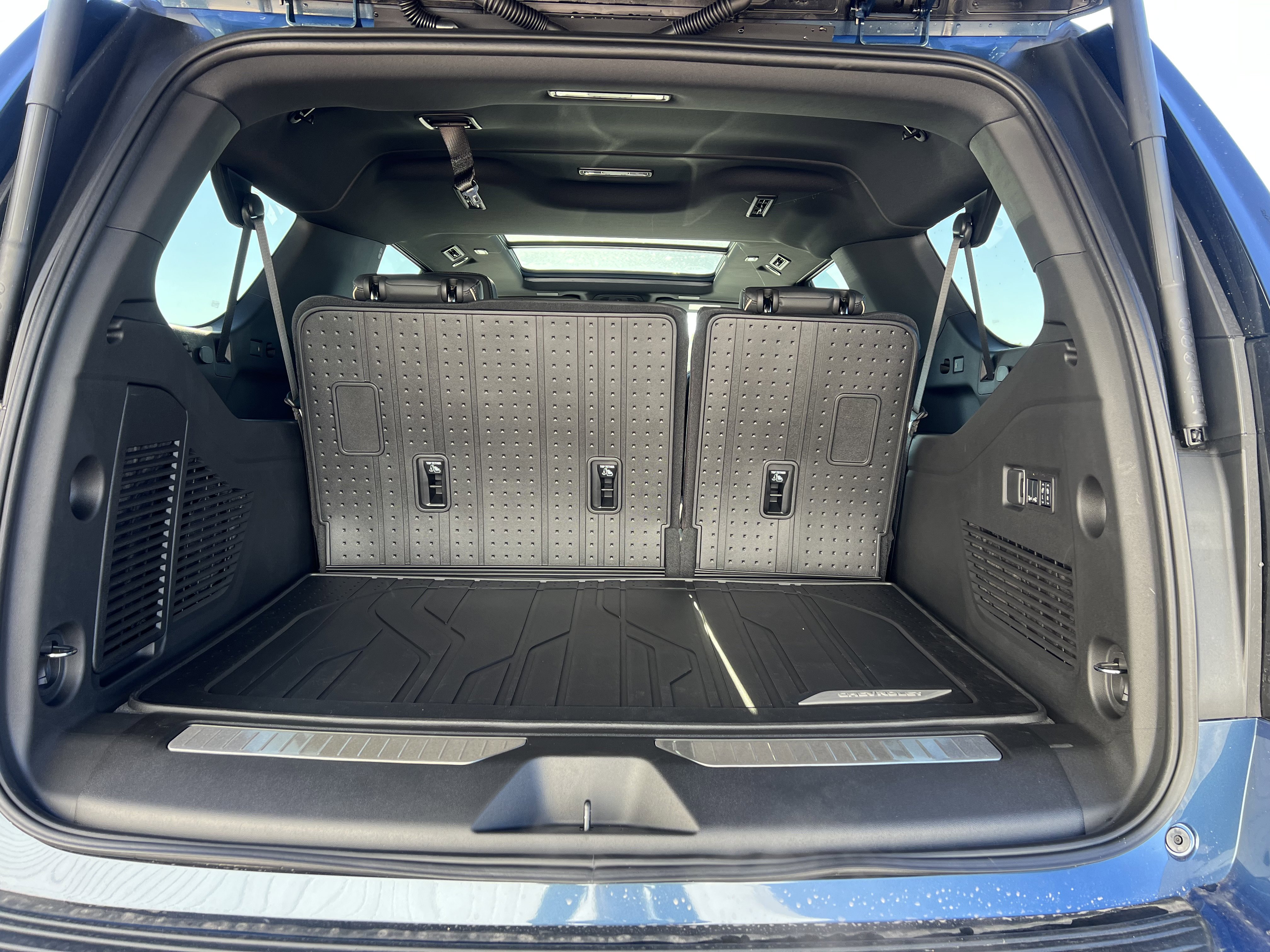 New 2026 Chevrolet Suburban Premier image 10