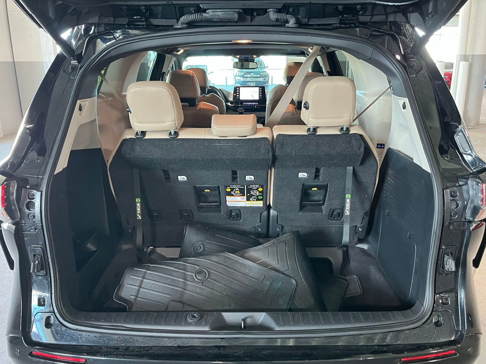 Used 2023 Toyota Sienna Limited FWD image 9