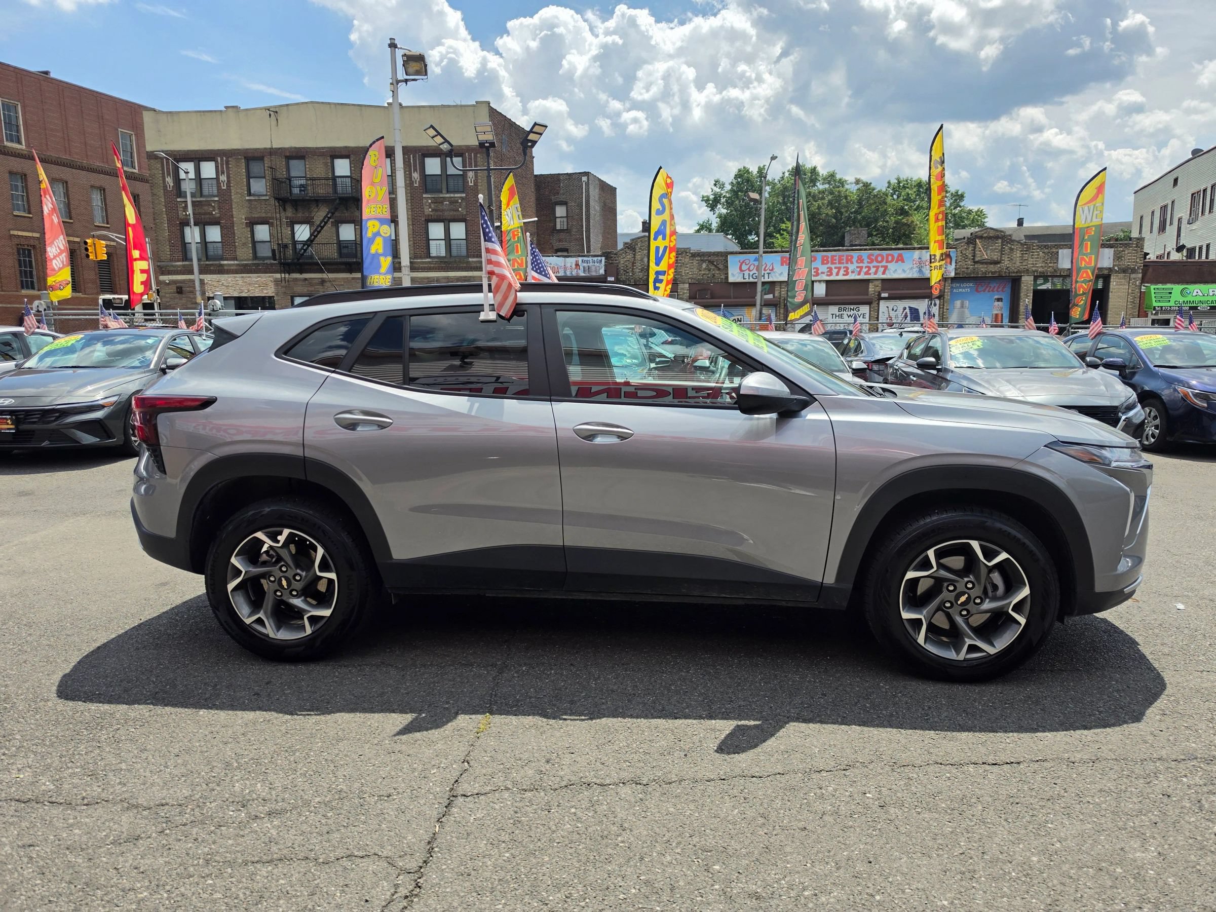 Used 2025 Chevrolet Trax LT FWD image 5