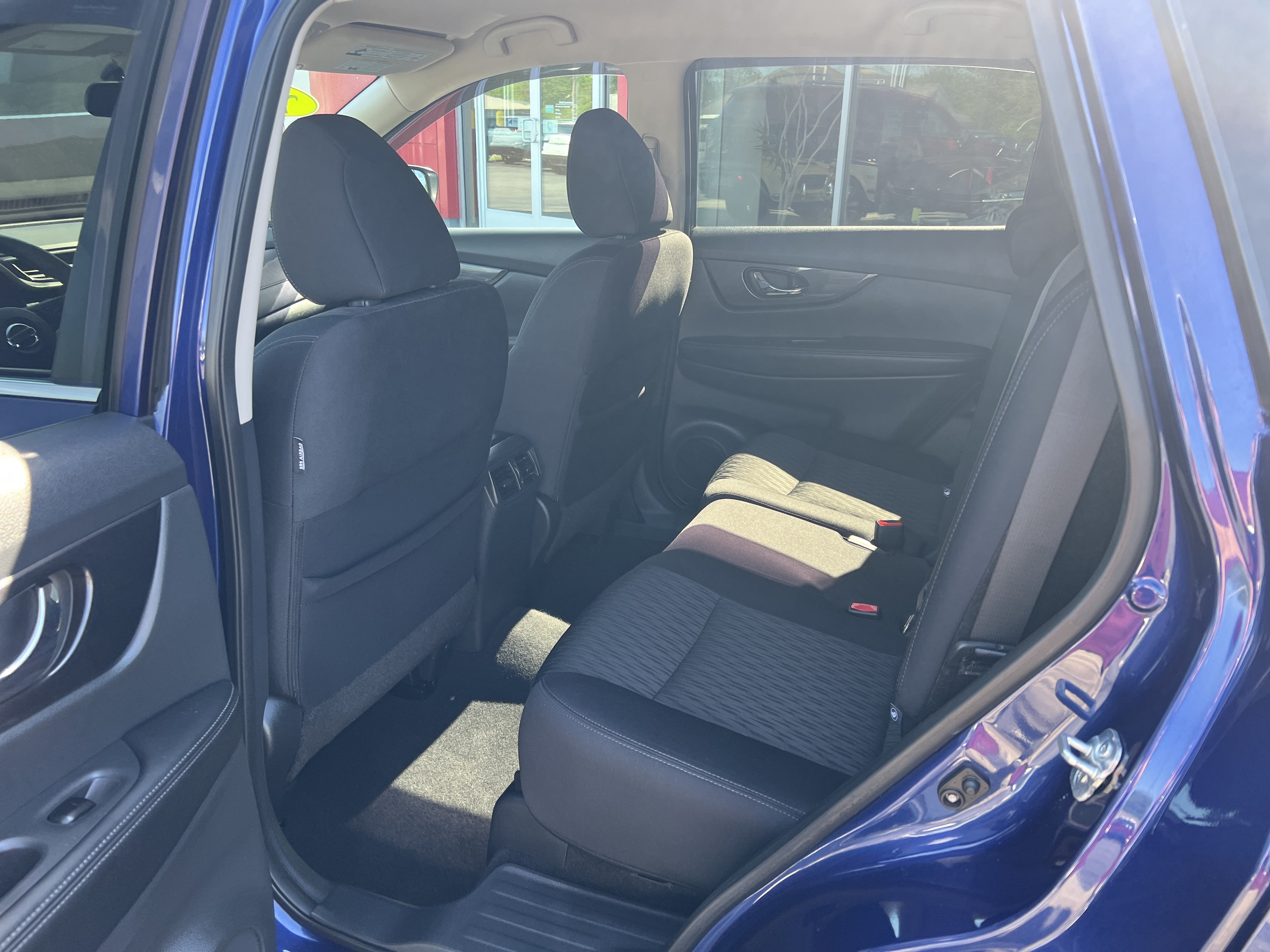 Used 2018 Nissan Rogue SV AWD/4WD image 6