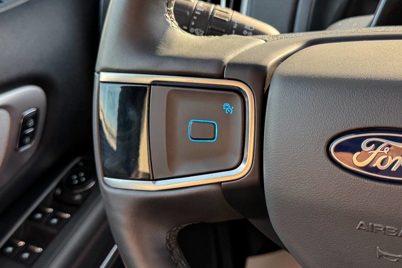 Used 2025 Ford Expedition Active AWD/4WD image 31