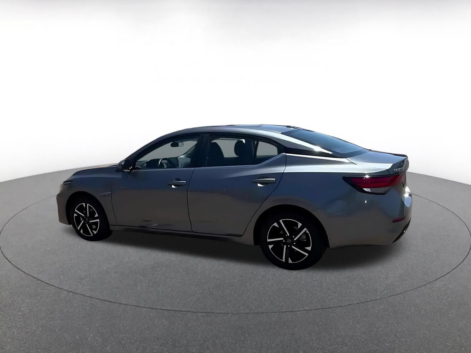 Used 2025 Nissan Sentra SV FWD image 10