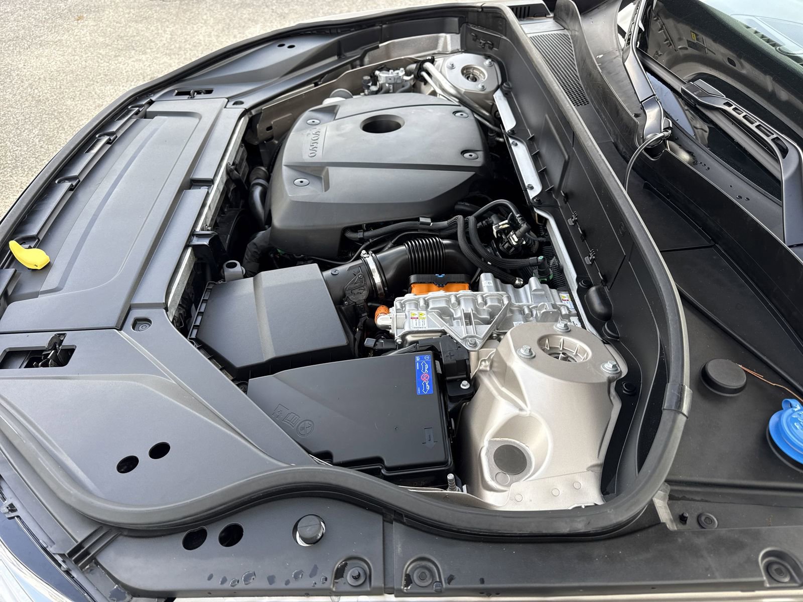 Used 2024 Volvo XC90 T8 Plus w/ Protection Package Premier image 45