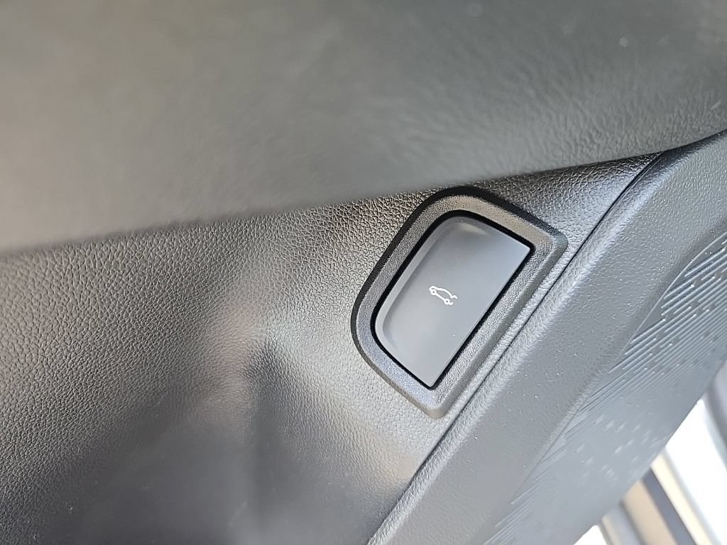 Used 2025 Chevrolet Equinox LT w/ Convenience Package II FWD image 28