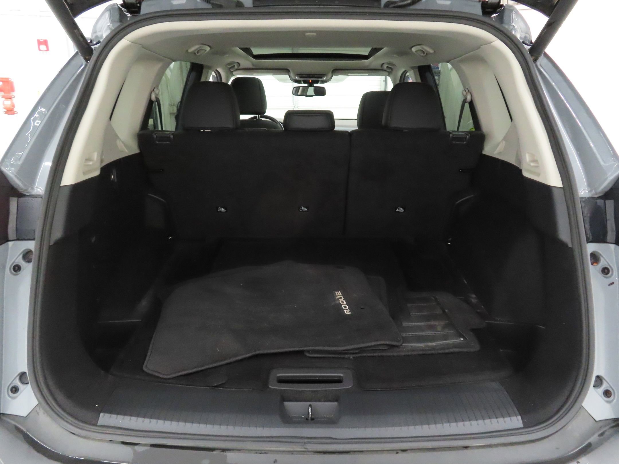 Used 2023 Nissan Rogue SL w/ SL Premium Package image 23