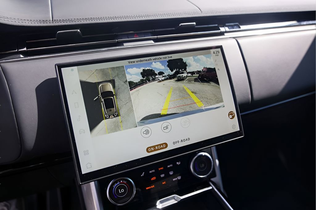 Used 2023 Land Rover Range Rover SE AWD/4WD image 18