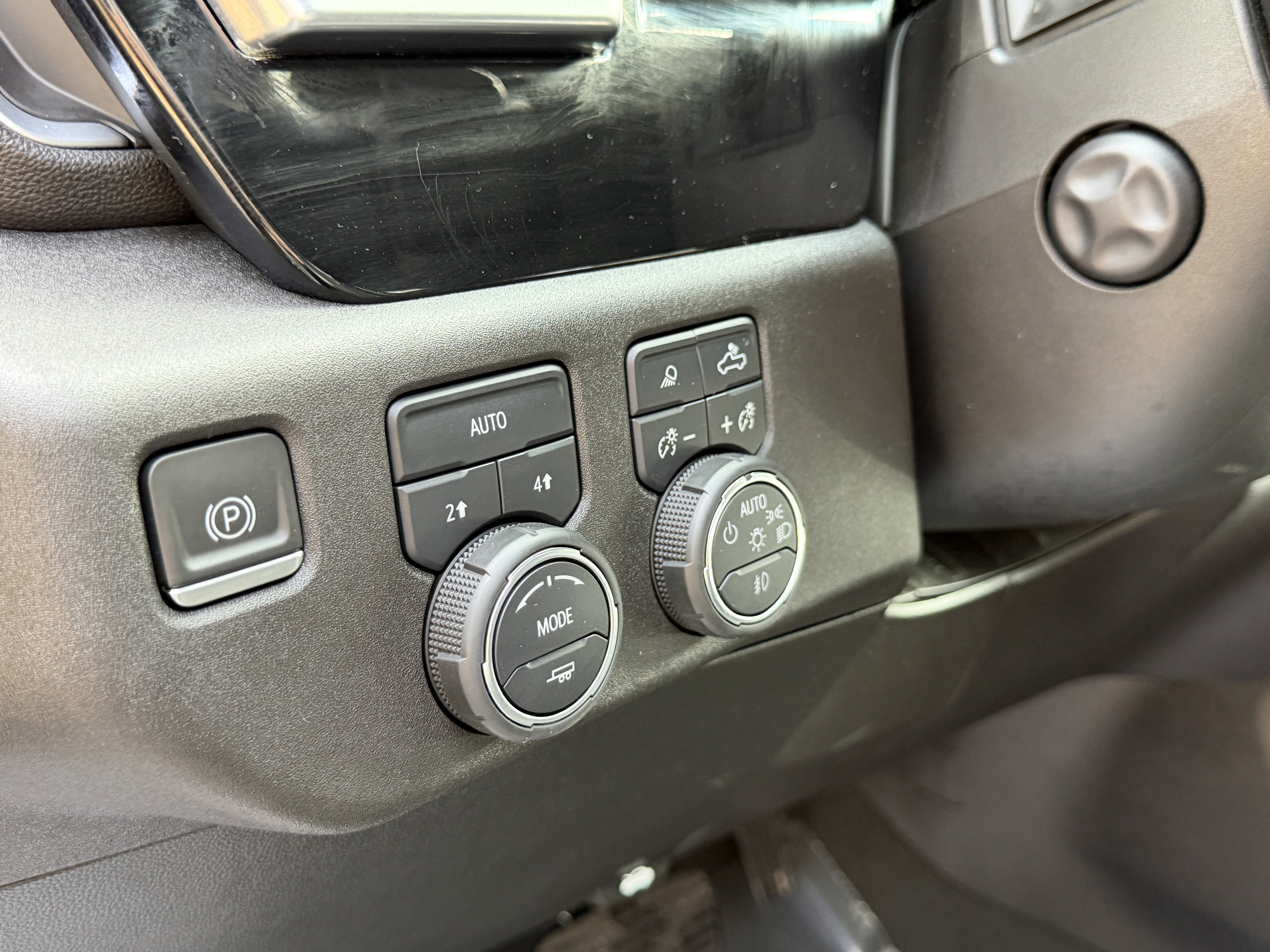 Used 2023 Chevrolet Silverado 1500 LTZ AWD/4WD image 13
