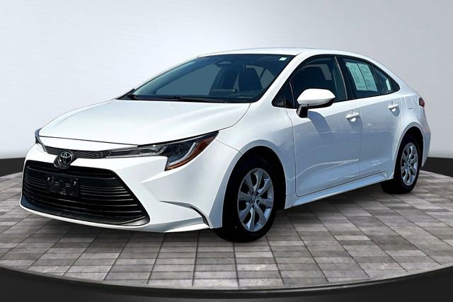 Used 2024 Toyota Corolla LE image 1