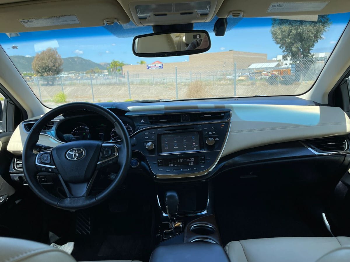 Used 2018 Toyota Avalon XLE Premium w/ Preferred Accessory Package FWD image 15
