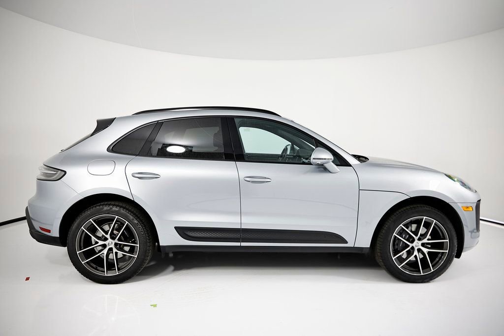 Certified 2025 Porsche Macan image 8