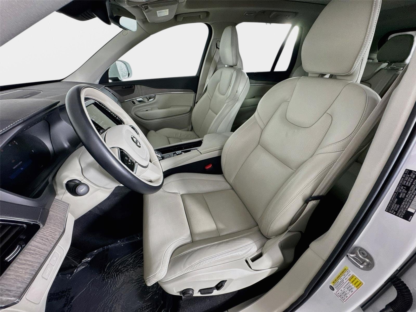 Used 2025 Volvo XC90 T8 Ultra w/ Protection Package Premier AWD/4WD image 11