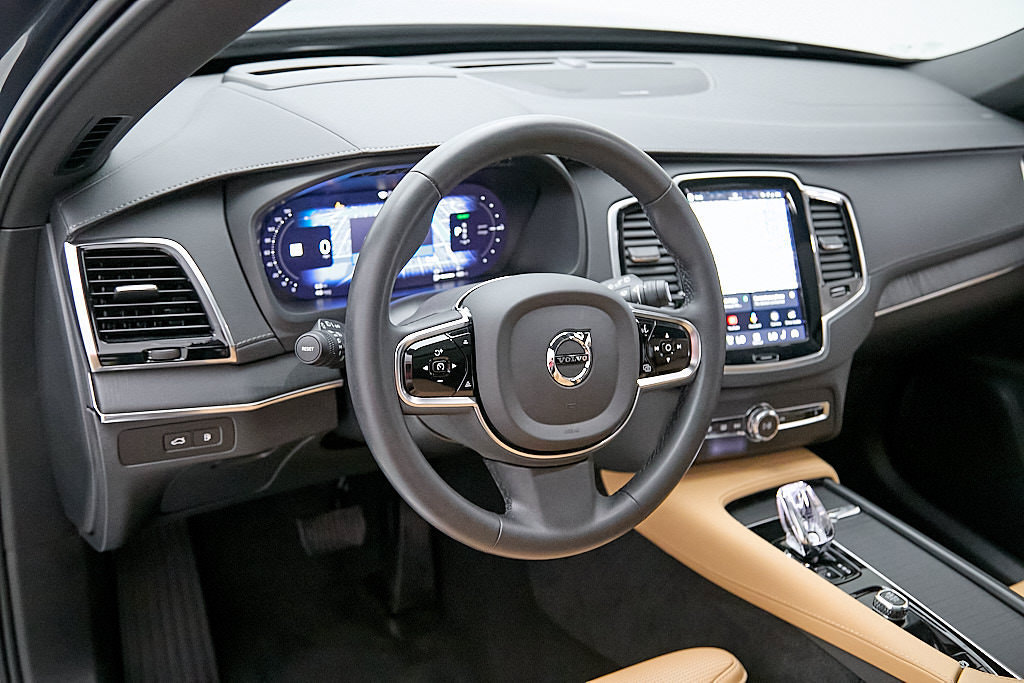 Certified 2024 Volvo XC90 T8 Ultimate AWD/4WD image 13