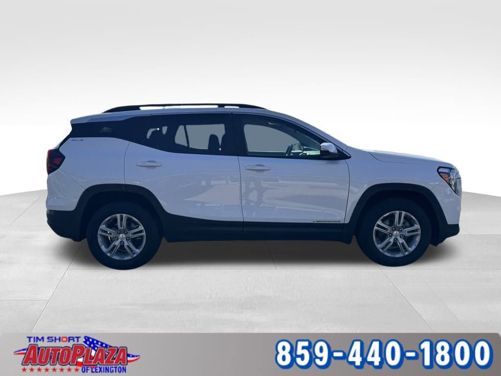 Used 2023 GMC Terrain SLE w/ Driver Convenience Package image 10