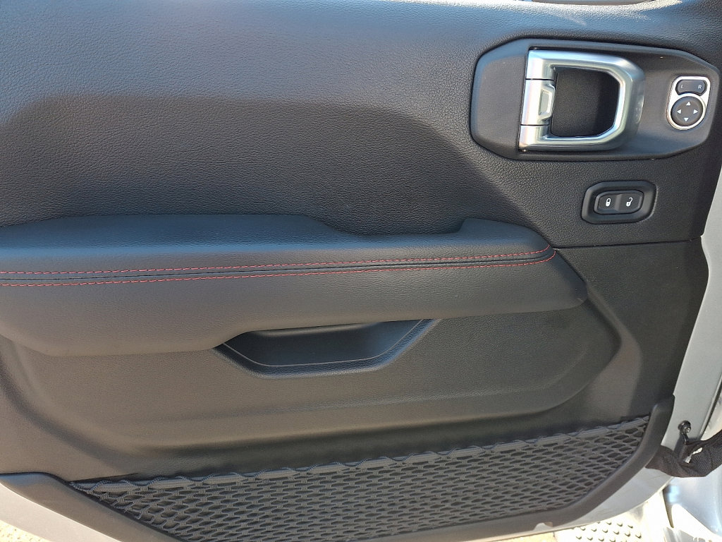 Used 2022 Jeep Wrangler Unlimited Rubicon w/ Steel Bumper Group image 23