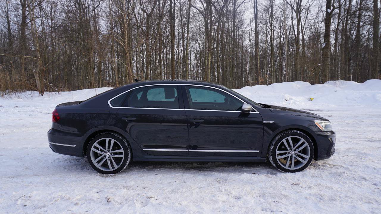 Used 2017 Volkswagen Passat 1.8T R-Line w/ R-Line Lighting Package FWD image 6