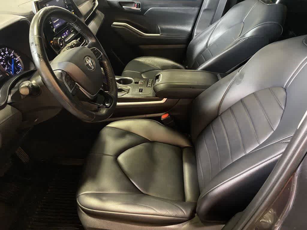 Used 2021 Toyota Highlander XLE image 10