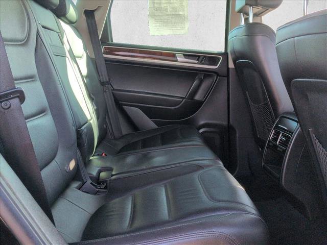 Used 2014 Volkswagen Touareg Lux image 21