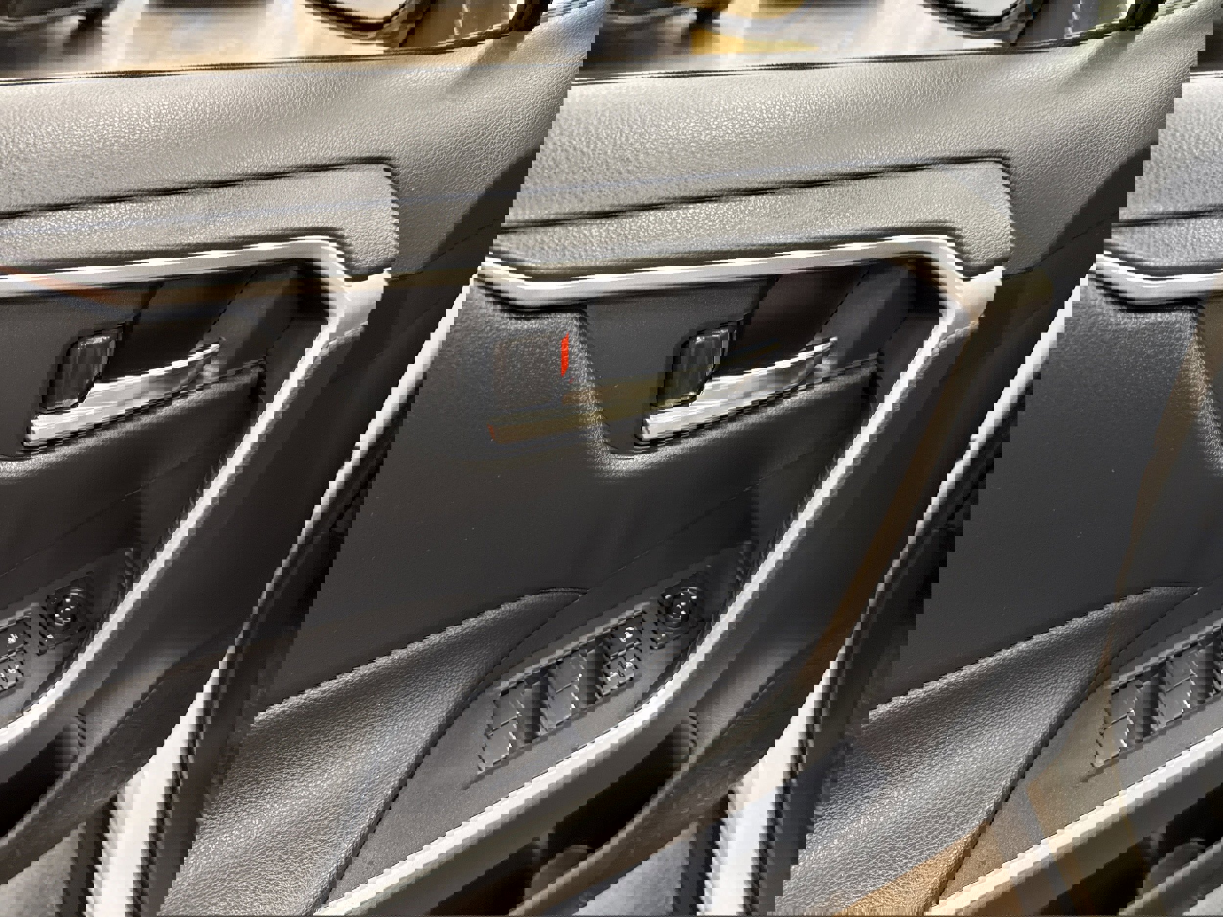 Used 2023 Toyota RAV4 SE w/ Weather & Moonroof Package image 27