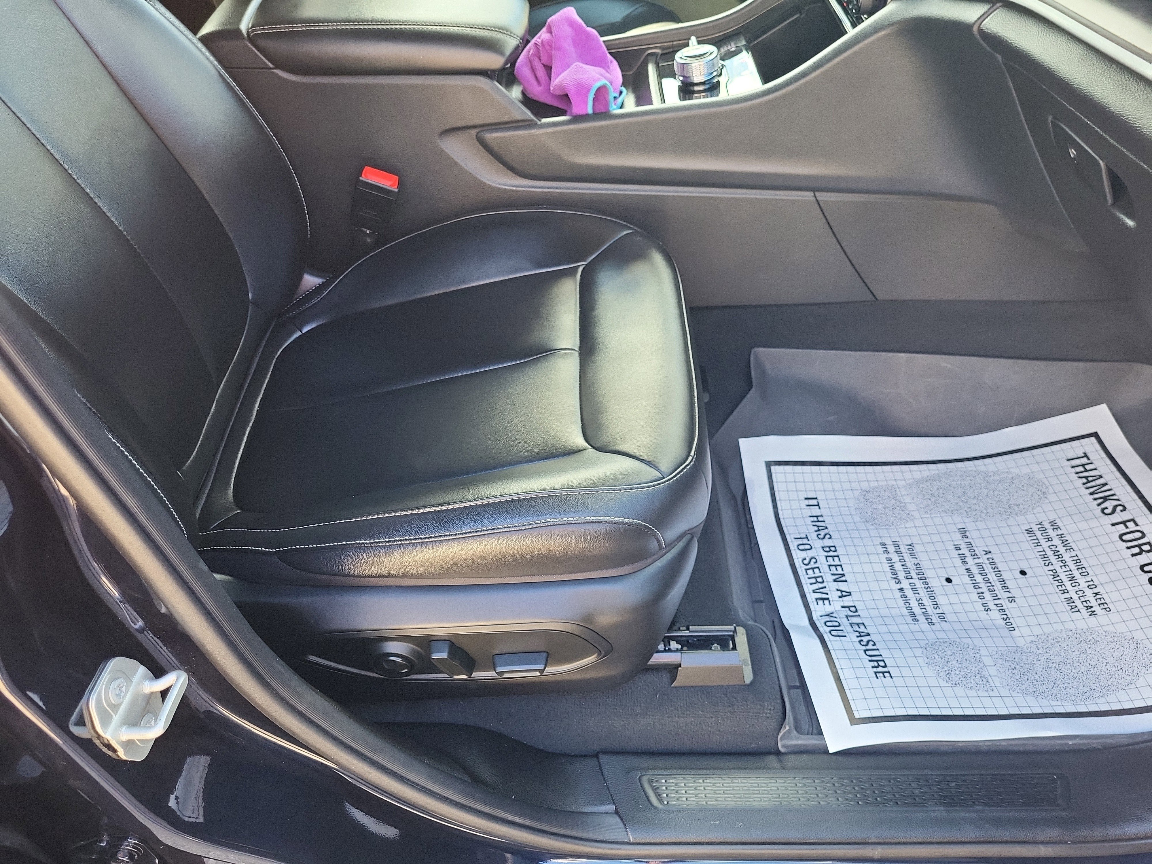 Used 2024 Jeep Grand Cherokee L Limited w/ Black Appearance Package image 18