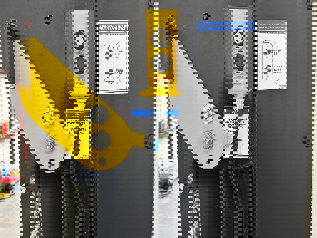 Used 2022 Chevrolet Express 3500 w/ Power Convenience Package image 33