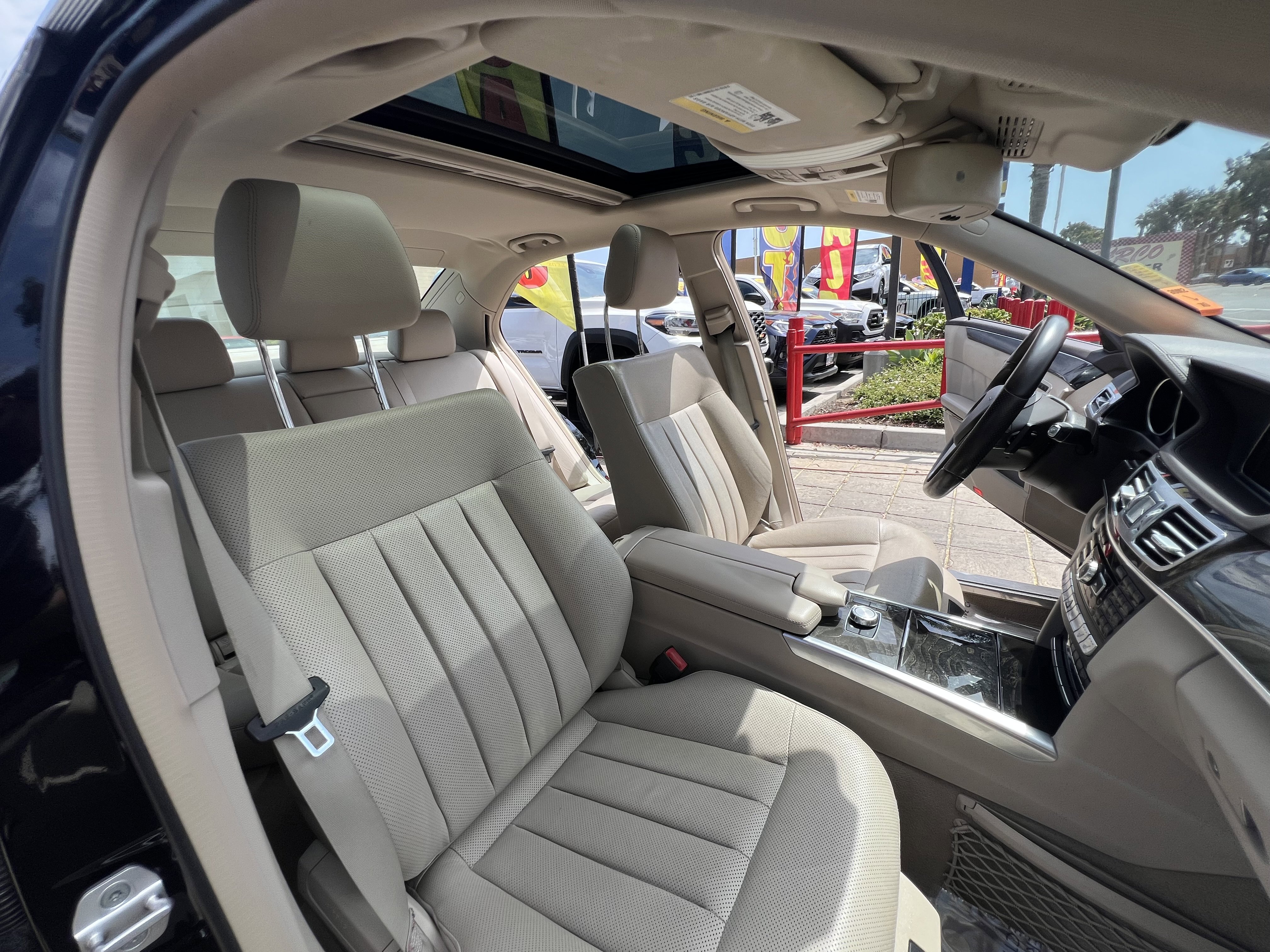 Used 2015 Mercedes-Benz E 400 Sedan w/ Driver Assistance Package image 40