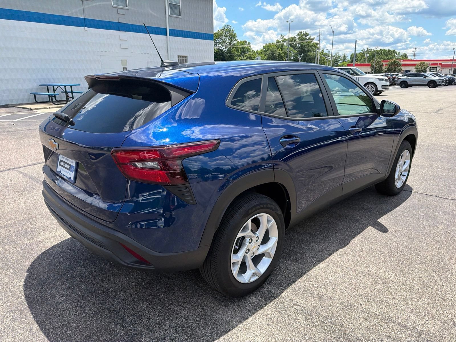 Used 2024 Chevrolet Trax LS w/ LS Convenience Package FWD image 5