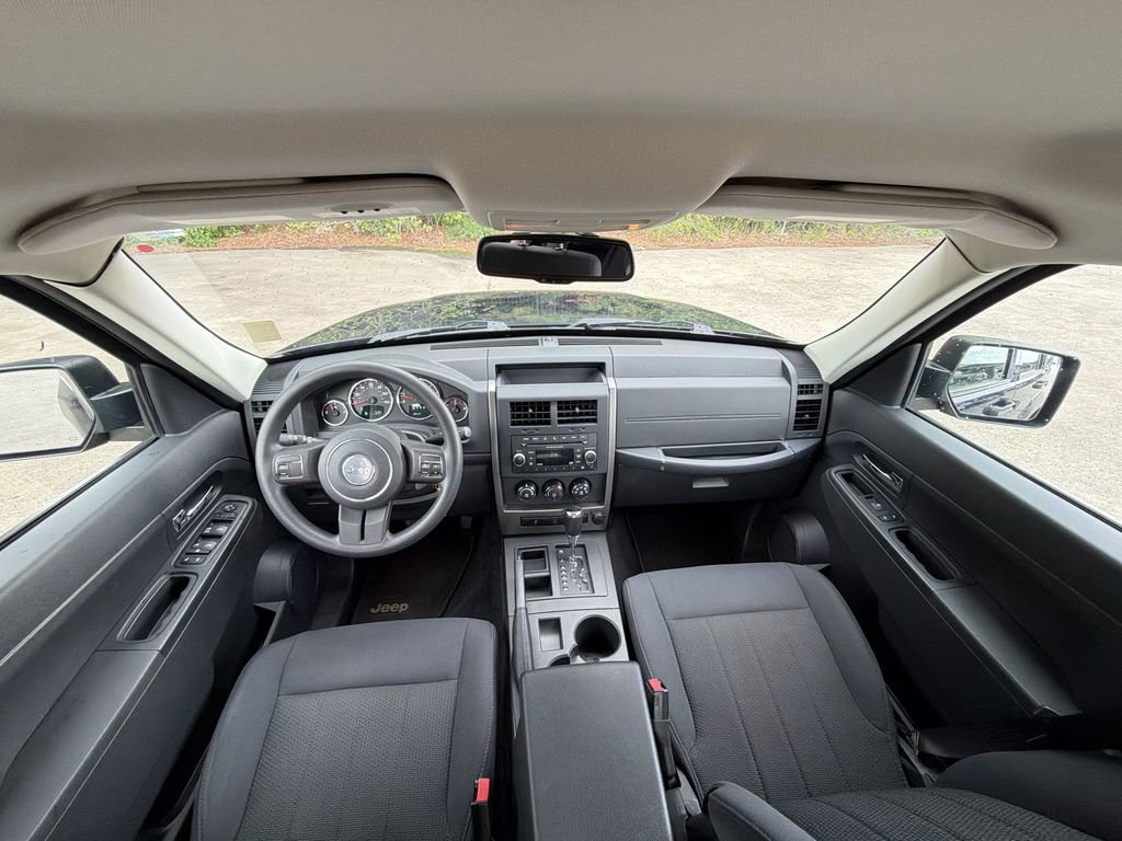 Used 2012 Jeep Liberty Sport w/ Driver Convenience Group RWD image 21
