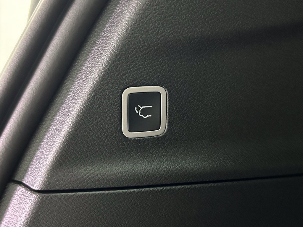 New 2026 Chrysler Pacifica Select AWD/4WD image 11