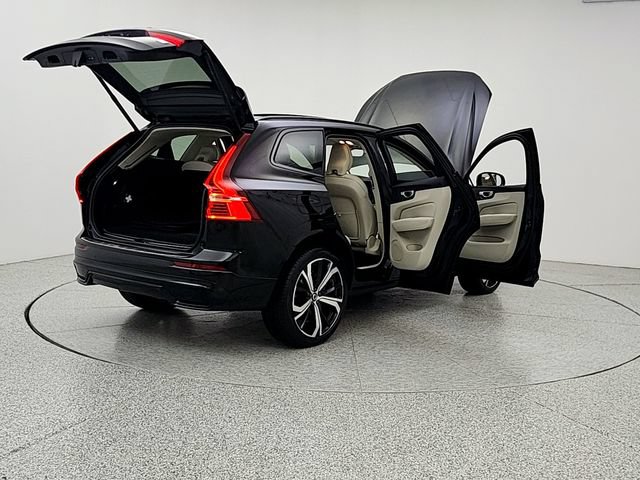 Used 2024 Volvo XC60 T8 Ultimate AWD/4WD image 11