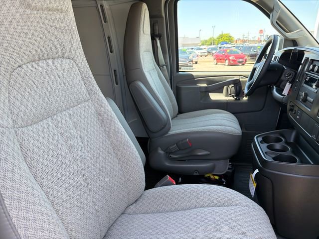 New 2026 GMC Savana 2500 w/ Driver Convenience Package RWD image 21