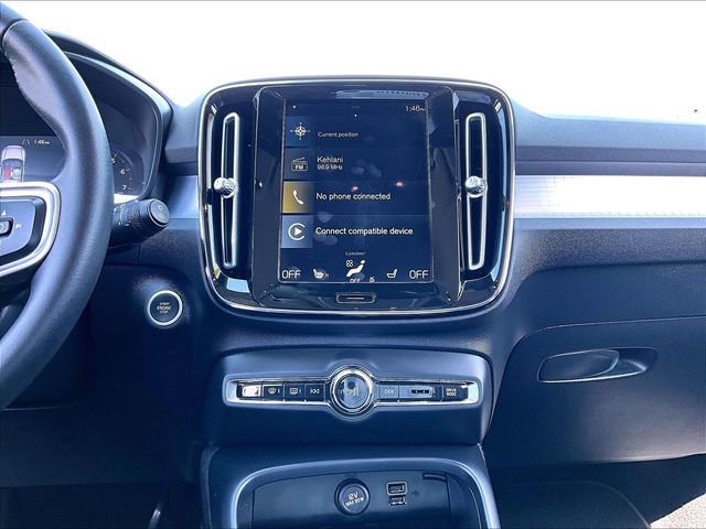 Used 2021 Volvo XC40 T5 Momentum w/ Premium Package image 18