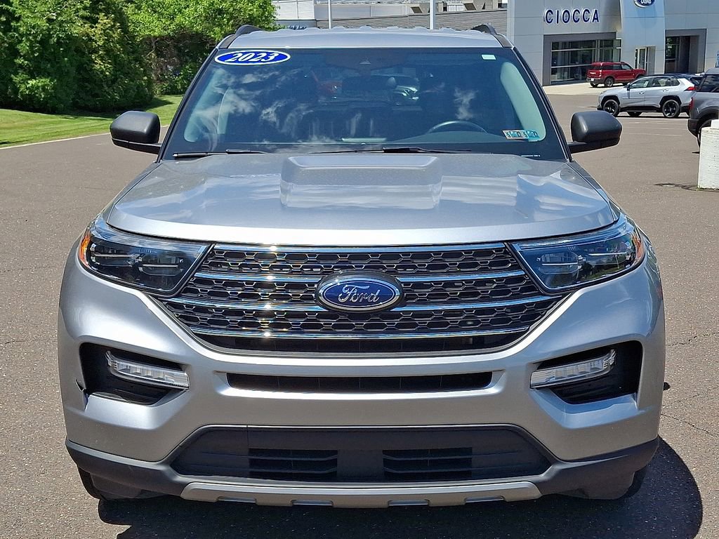 Used 2023 Ford Explorer XLT w/ Equipment Group 202A AWD/4WD image 2