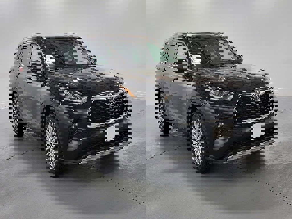 Used 2022 Toyota Highlander Platinum image 2