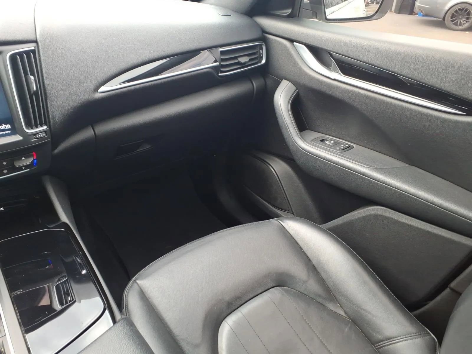 Used 2018 Maserati Levante image 22