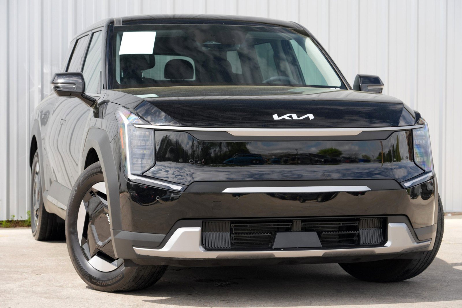 Used 2024 Kia EV9 Light Long Range image 2