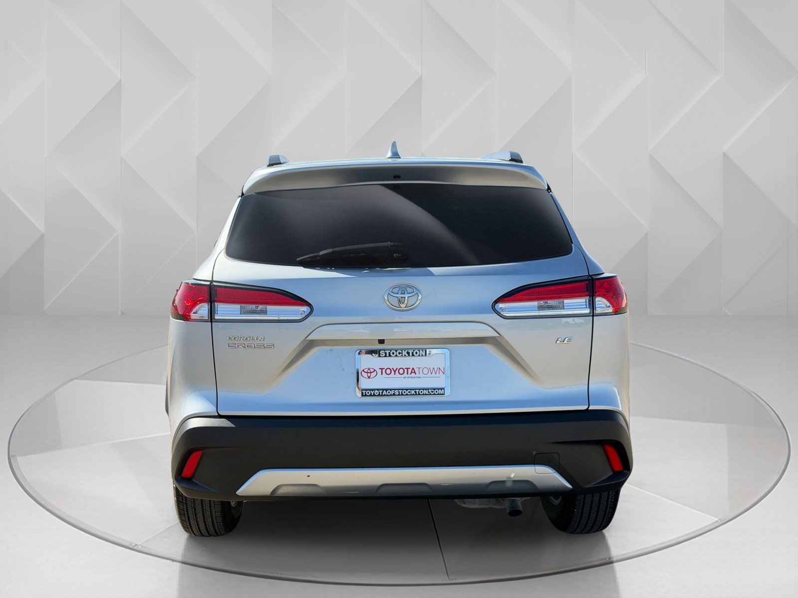 Used 2023 Toyota Corolla Cross LE FWD image 4