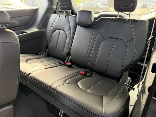 New 2027 Chrysler Pacifica Select FWD image 14