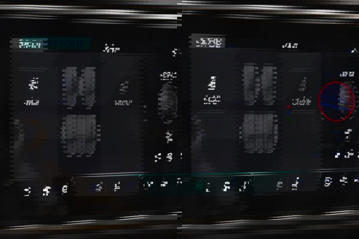 Used 2020 Land Rover Range Rover Autobiography image 30