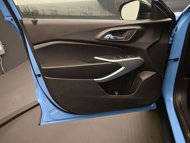 Certified 2024 Chevrolet Trax RS w/ Driver Confidence Package image 12