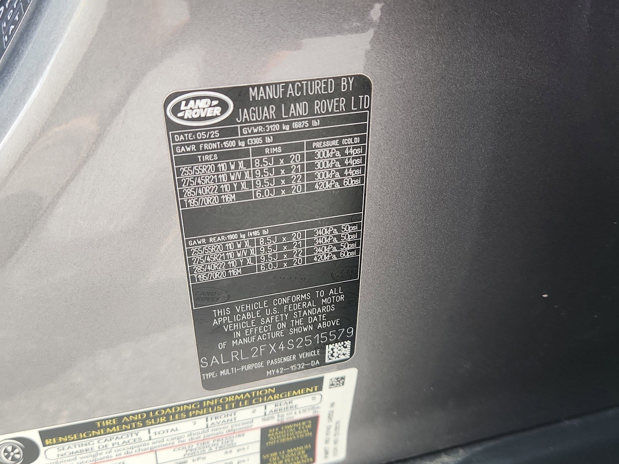 Used 2025 Land Rover Discovery Dynamic SE image 21