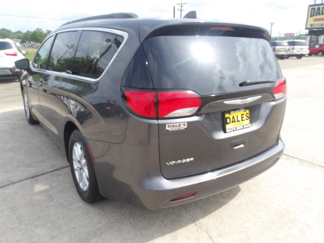Used 2020 Chrysler Voyager Lxi FWD image 13