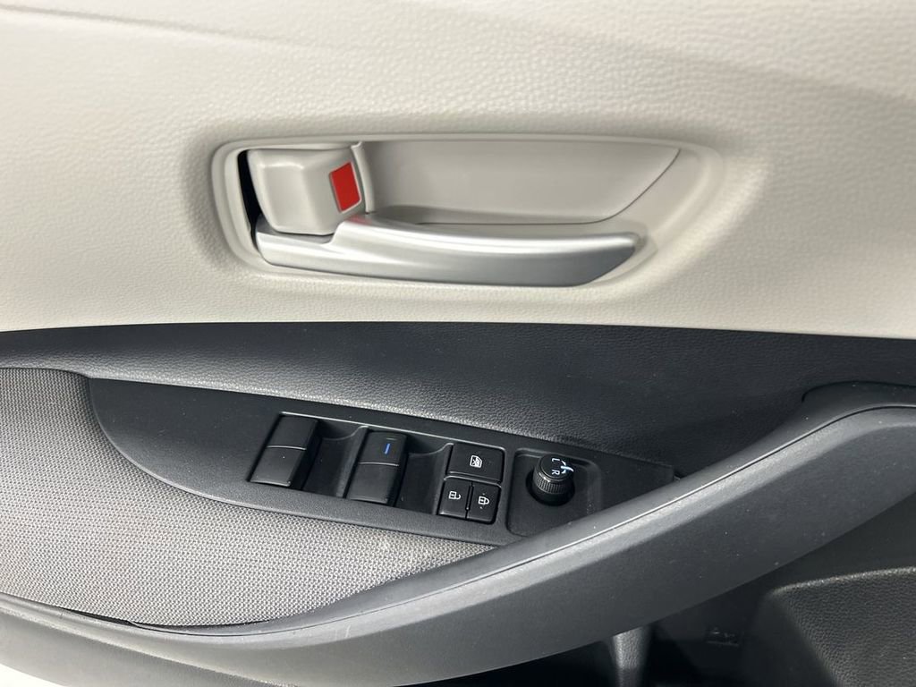 Used 2021 Toyota Corolla LE w/ LE Convenience Package FWD image 11