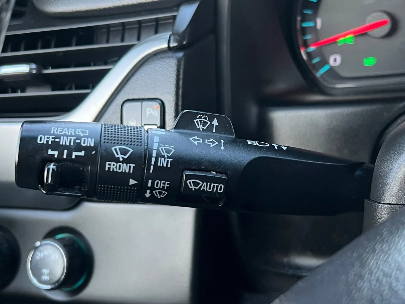 Used 2018 Chevrolet Suburban LT w/ Luxury Package image 47