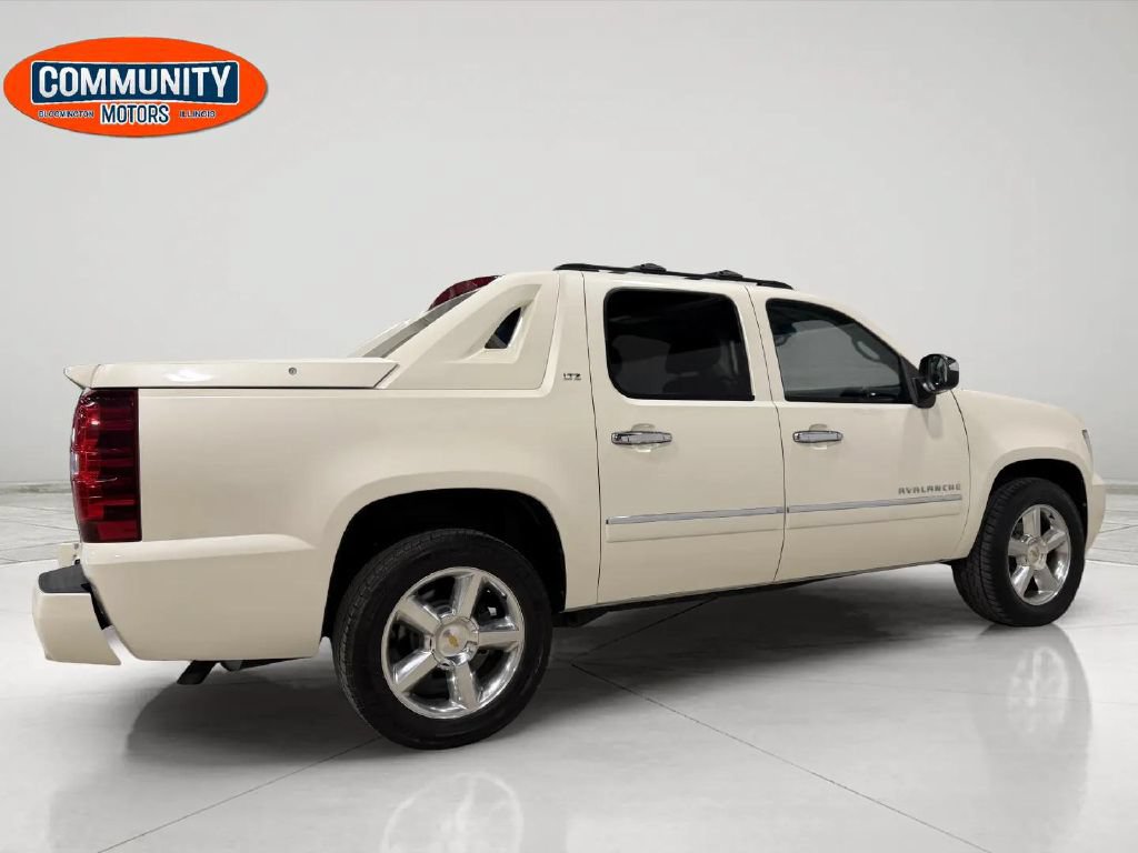 Used 2012 Chevrolet Avalanche LTZ AWD/4WD image 8